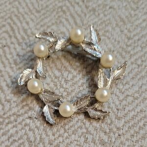 VINTAGE Silver and Pearl Leaf Wreath Brooch